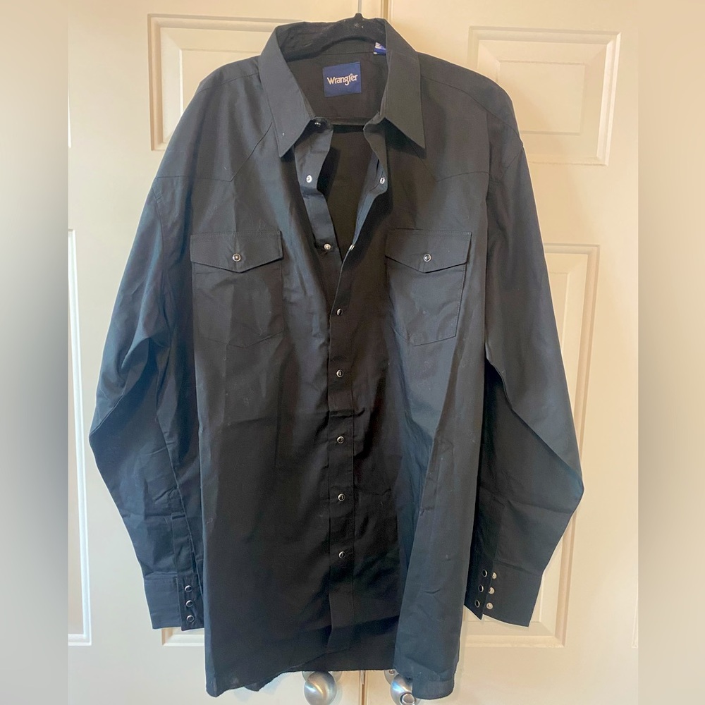 Men’s black button down long sleeve